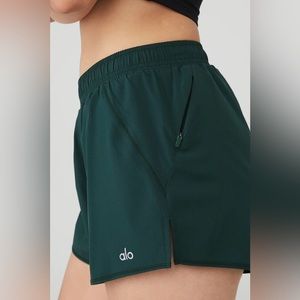 Alo Yoga Stride Shorts NEW - Midnight Green